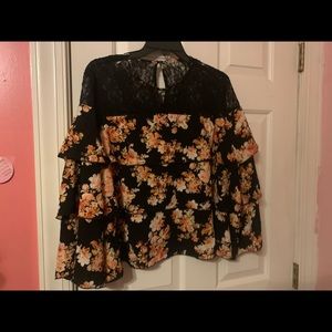 Flowy blouse with lace shoulders and flowy sleeves that blend with the torso